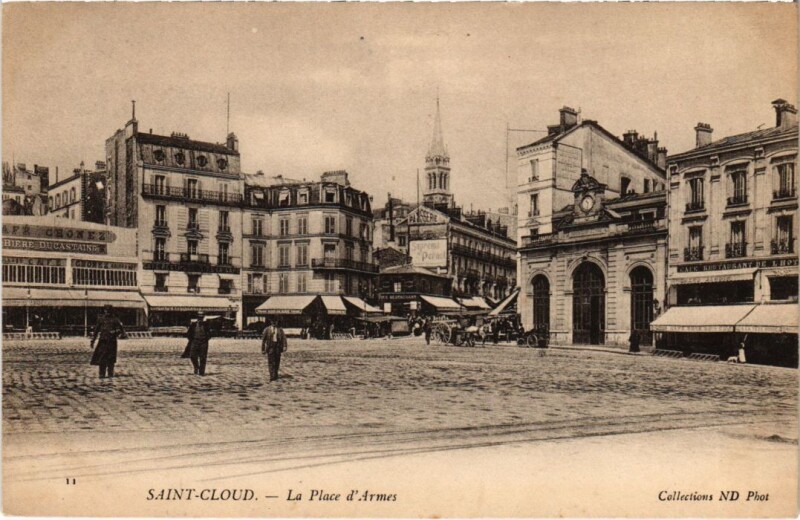 Carte postale ancienne Saint-Cloud La Place d'Armes à Saint-Cloud