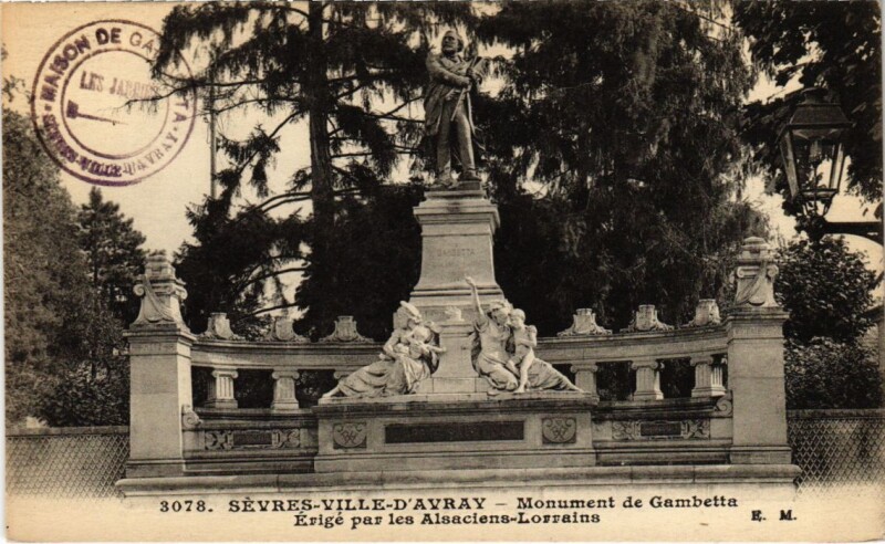 Carte postale ancienne Ville-d'Avray Sevres - Monument de Gambetta à Ville-d'Avray