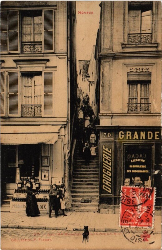 Carte postale ancienne Sevres Les 144 Marches dans la Grand-Rue