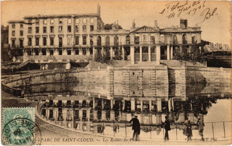 Carte postale ancienne Saint-Cloud Parc - Les Ruines du Palais à Saint-Cloud