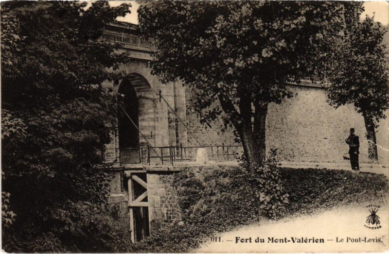 Carte postale ancienne Fort du Mont-Valerien - Le Pont-Levis