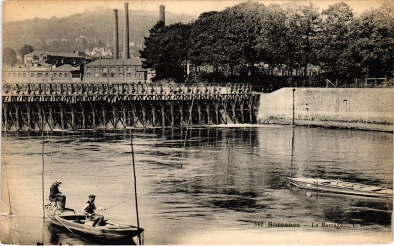 Carte postale ancienne Suresnes Le Barrage à Suresnes