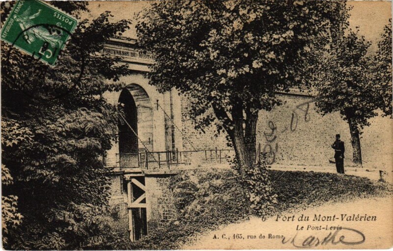 Carte postale ancienne Fort du Mont-Valerien - Le Pont-Levis