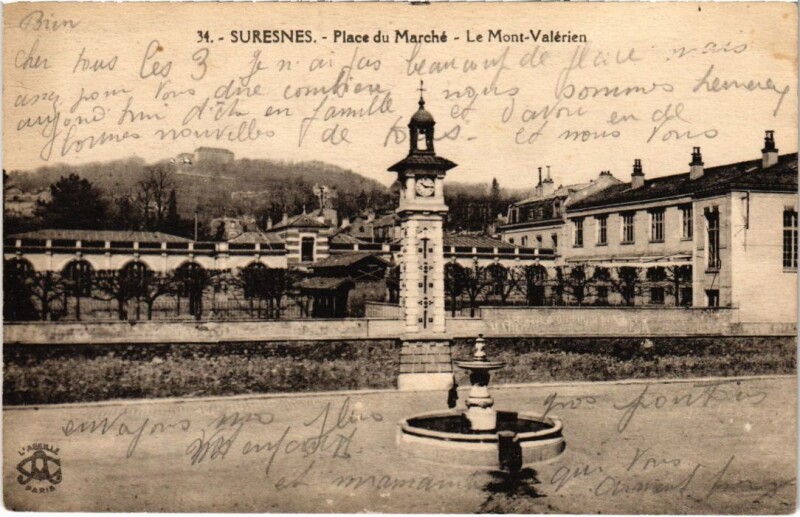 Carte postale ancienne Suresnes Place du Marche - Le Mont-Valerien à Suresnes