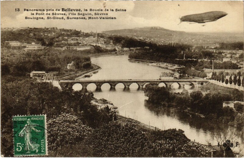 Carte postale ancienne Sevres Saint-Cloud - Suresnes - Mont-Valerien - Zeppelin à Saint-Cloud