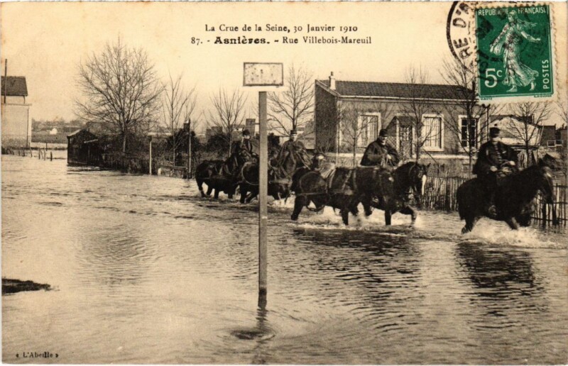 Carte postale ancienne Asnieres-sur-Seine Crue de la Seine - Rue Villebois-Mareuil