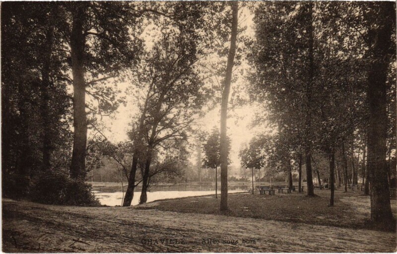 Carte postale ancienne Chaville Allee sous Bois à Chaville