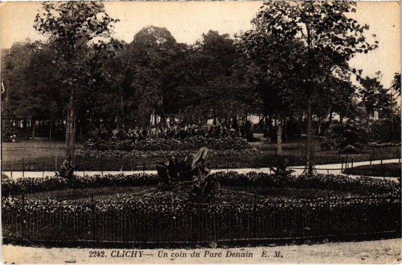 Carte postale ancienne Un coin du Parc Denain à Clichy