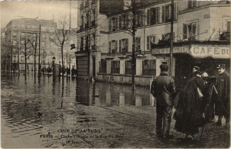 Carte postale ancienne Paris - Crue de la Seine - Angle de la Rue du Bois
