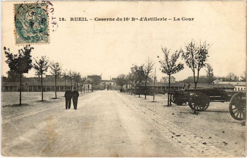 Carte postale ancienne Rueil-Malmaison Caserne du 16. Bou d'Artillerie - La Cour à Rueil-Malmaison