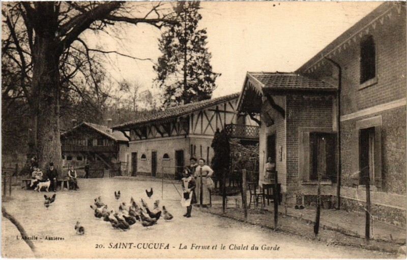 Carte postale ancienne Saint-Cucufa - La Ferme et le Chalet du Garde