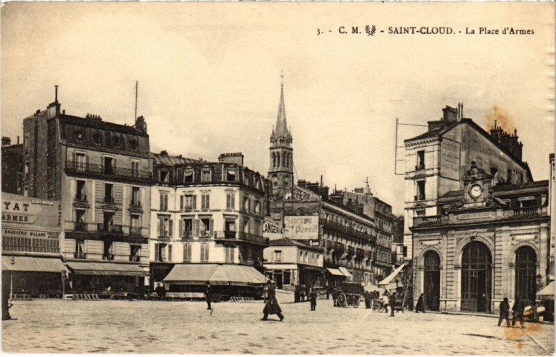 Carte postale ancienne Saint-Cloud La Place d'Armes à Saint-Cloud