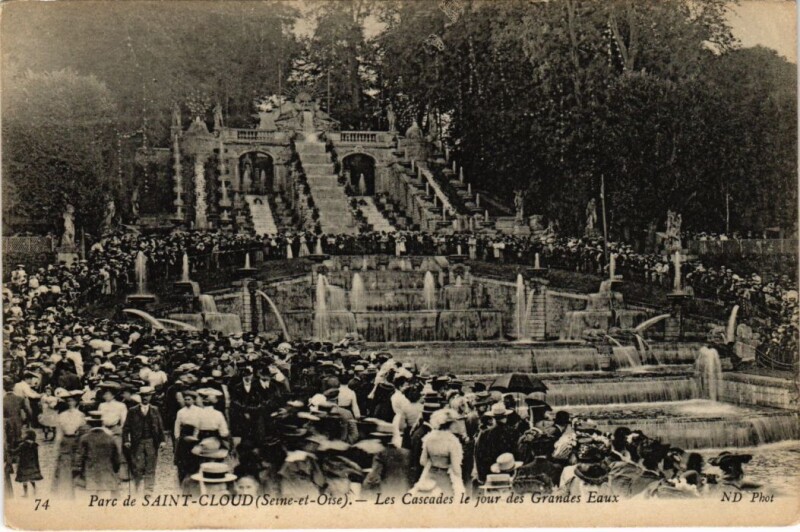Carte postale ancienne Saint-Cloud Parc - Les Cascades le Jour des Grandes Eaux à Saint-Cloud