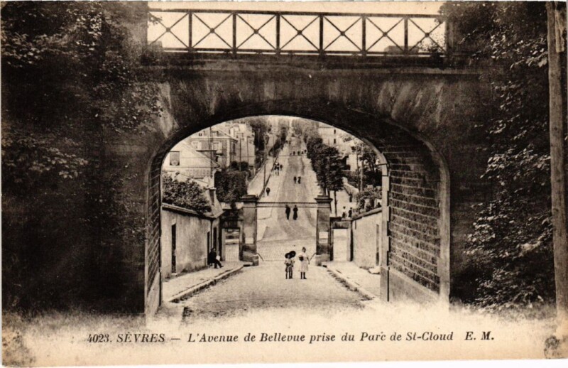 Carte postale ancienne Sevres L'Avenue de Bellevue