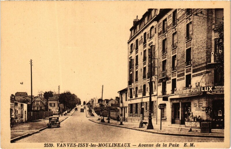 Carte postale ancienne Vanves Issy-les-Moulineaux - Avenue de la Paix à Issy-les-Moulineaux