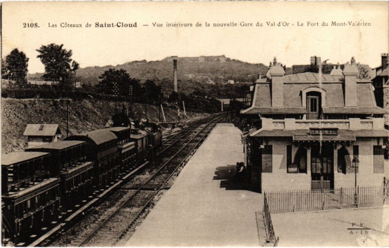 Carte postale ancienne Saint-Cloud Les Coteaux - Nouvelle Gare du Val-d'Or à Saint-Cloud