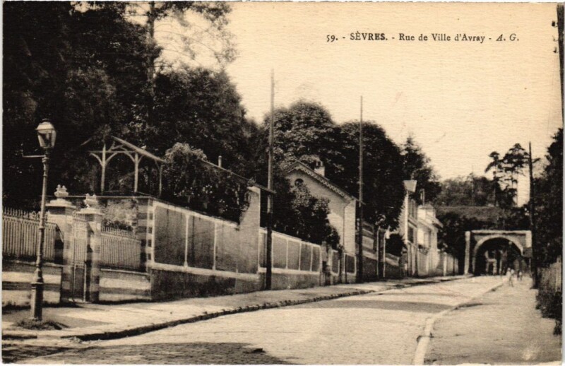 Carte postale ancienne Sevres Rue de Ville-d'Avray à Ville-d'Avray