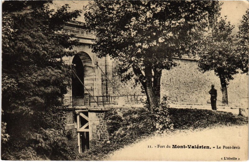 Carte postale ancienne Fort du Mont-Valerien - Le Pont-Levis