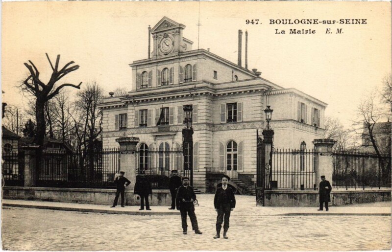 Carte postale ancienne Boulogne-Billancourt La Mairie à Boulogne-Billancourt