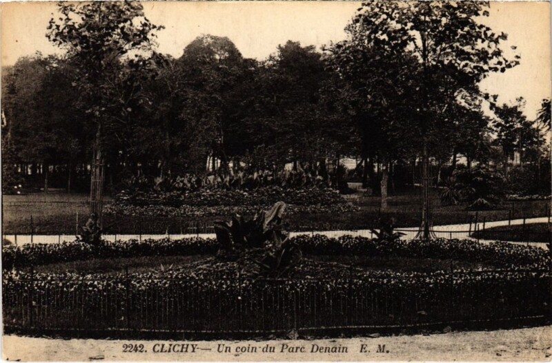 Carte postale ancienne Un coin du Parc Denain à Clichy