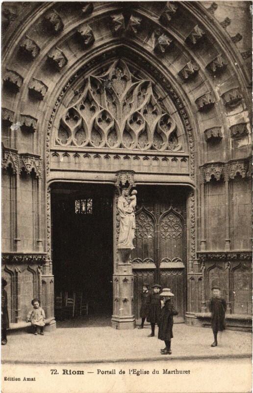 Carte postale ancienne Riom Portail de l'Eglise du Marthuret France à Thuret