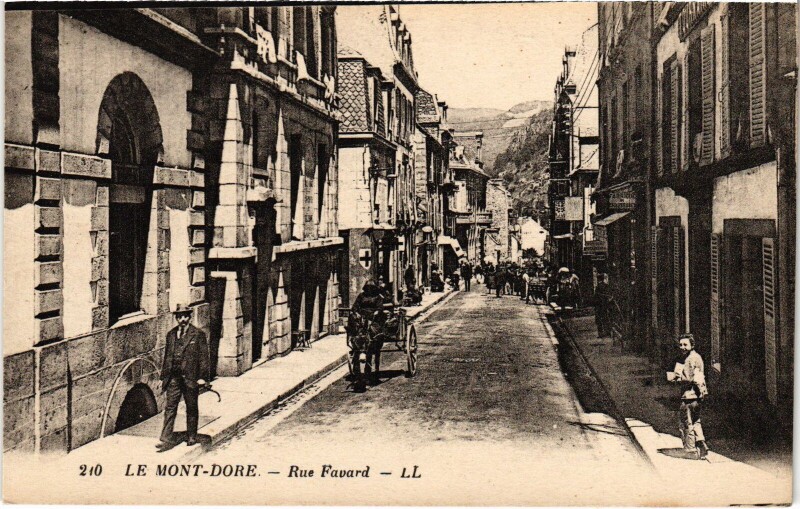 Carte postale ancienne Mont-Dore Rue Favard France à Mont-Dore