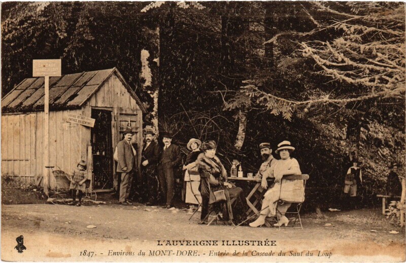 Carte postale ancienne Mont-Dore Entree de la Cascade du Saut du Loup France à Mont-Dore
