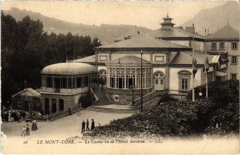 Carte postale ancienne Mont-Dore Le Casino vu de l'Hotel Sarciron France à Mont-Dore
