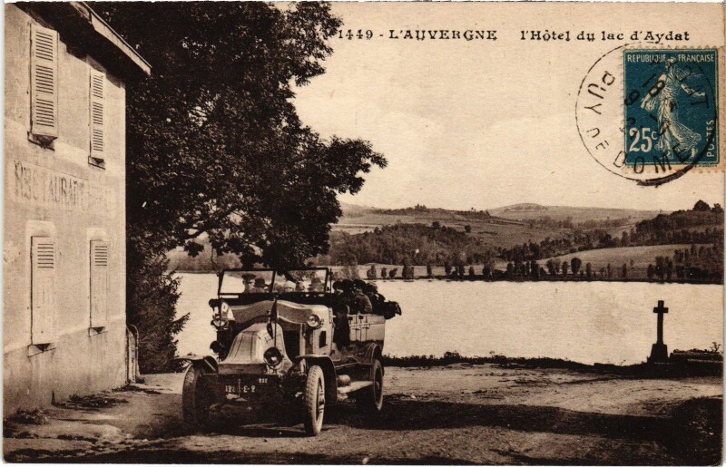 Carte postale ancienne Auvergne L'Hotel du Lac d'Aydat France à Aydat