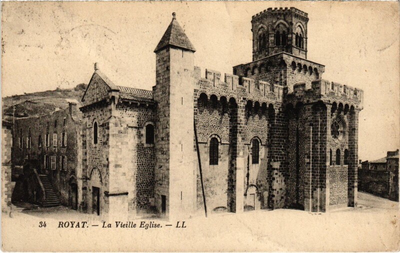 Carte postale ancienne Royat La Vieille Eglise France à Royat