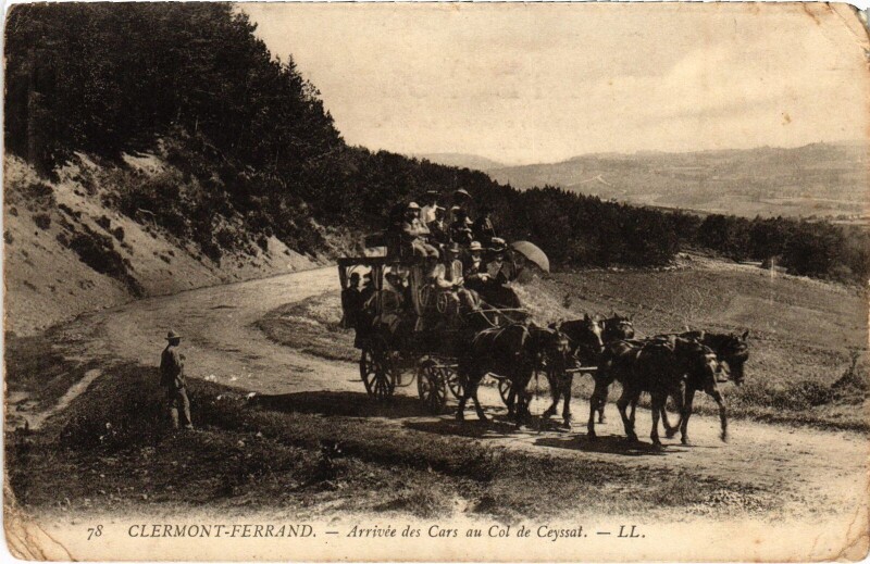 Carte postale ancienne Clermont-Ferrand Arrivee des Cars au Col de Ceyssat France à Ceyssat