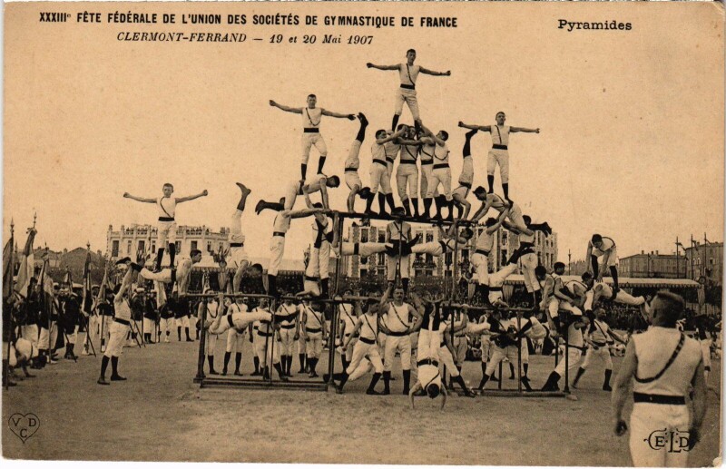 Carte postale ancienne Clermont-Ferrand Pyramides, gymnastique France à Clermont-Ferrand