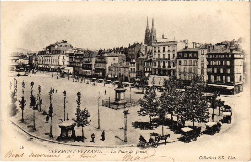 Carte postale ancienne Clermont-Ferrand La Place de Jaude France à Clermont-Ferrand