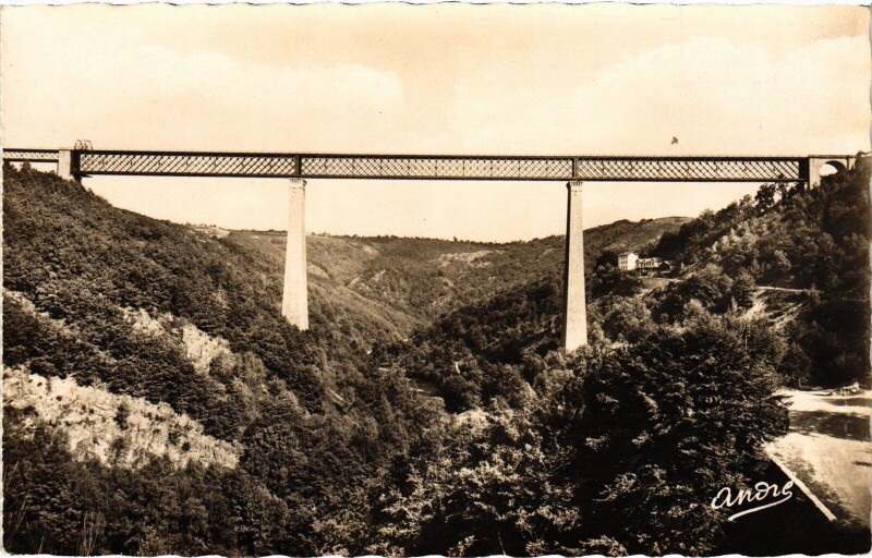 Carte postale ancienne Puy de Dome Viaduc des Fades, Le Geant d'Europe France