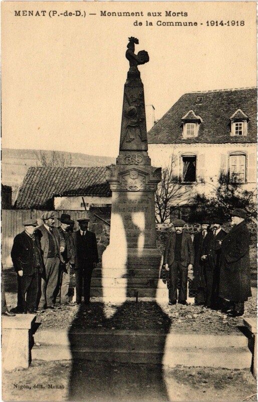 Carte postale ancienne Menat Monument aux Morts France à Menat