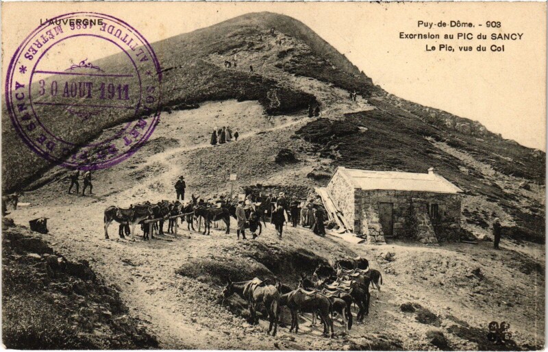 Carte postale ancienne Excursion au Pic du Sancy - Le Pic vu du Col à Chambon-sur-Lac