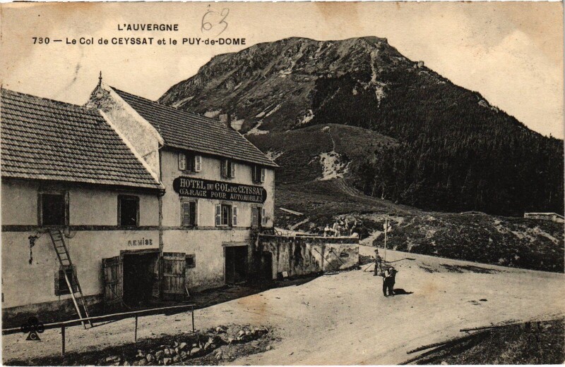 Carte postale ancienne Le Col de Ceyssat et le Puy de Dome France à Ceyssat