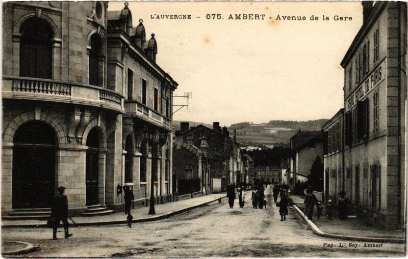 Carte postale ancienne Ambert Avenue de la Gare France à Ambert