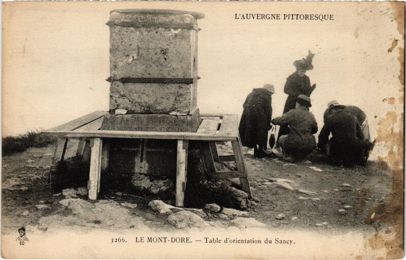 Carte postale ancienne Mont-Dore Table d'orientation du Sancy France à Mont-Dore