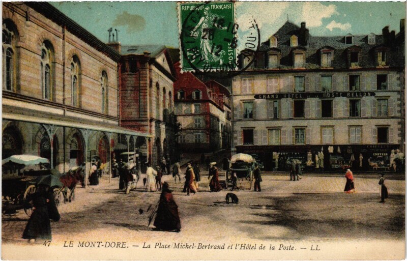 Carte postale ancienne Mont-Dore La Place Michel Bertrand France à Mont-Dore