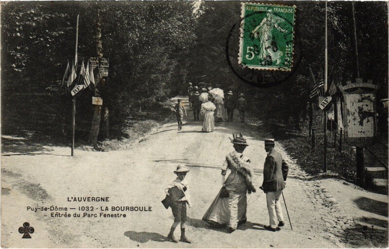 Carte postale ancienne La Bourboule Entree du Parc Fenestre France à La Bourboule