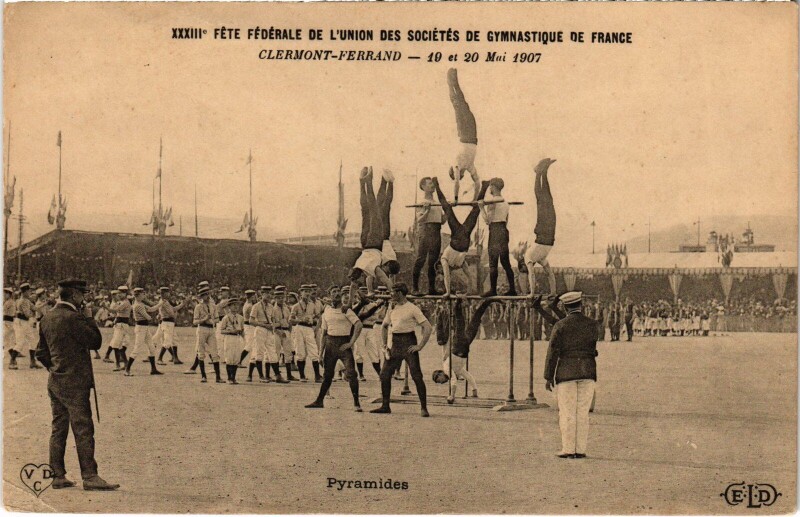 Carte postale ancienne Clermont-Ferrand Pyramides, gymnastique France à Clermont-Ferrand