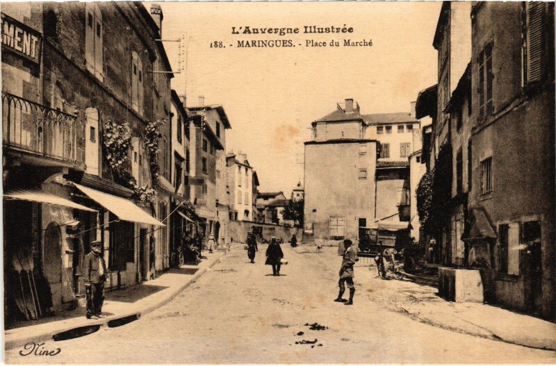 Carte postale ancienne Maringues Place du Marche France à Maringues