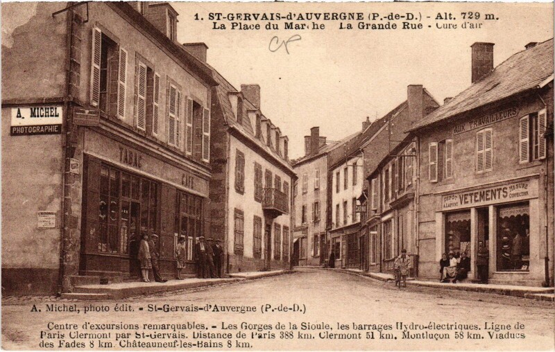 Carte postale ancienne St.Gervais-d'Auvergne La Place du Mar, La Grande Rue France