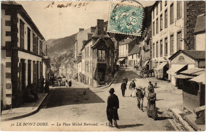 Carte postale ancienne Mont-Dore La Place Michel Bertrand France à Mont-Dore