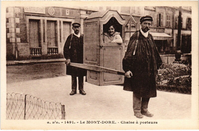 Carte postale ancienne Mont-Dore Chaise a porteurs France à Mont-Dore