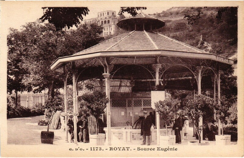 Carte postale ancienne Royat Source Eugenie France à Royat