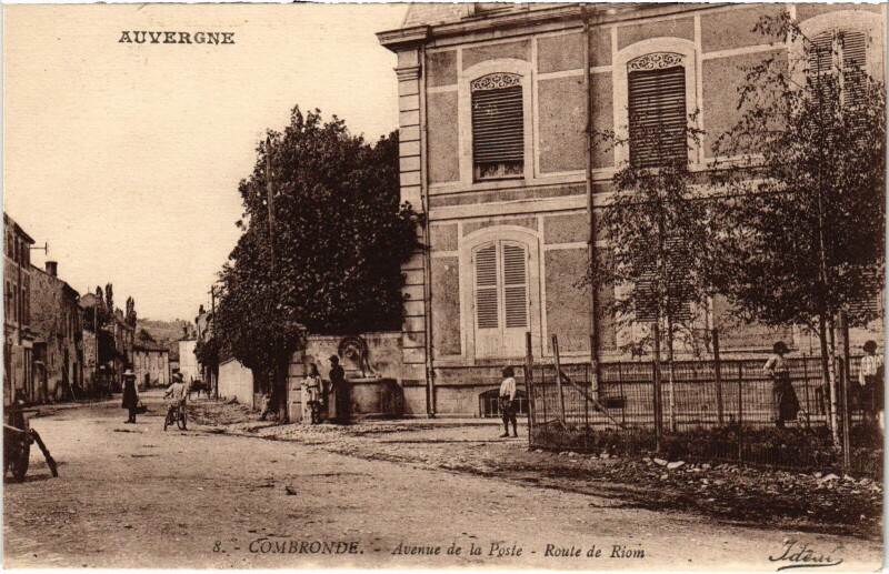 Carte postale ancienne Combronde Avenue de la Poste France à Combronde