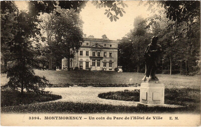 Carte postale ancienne Montmorency un coin du Parc de l'Hotel de Ville à Montmorency