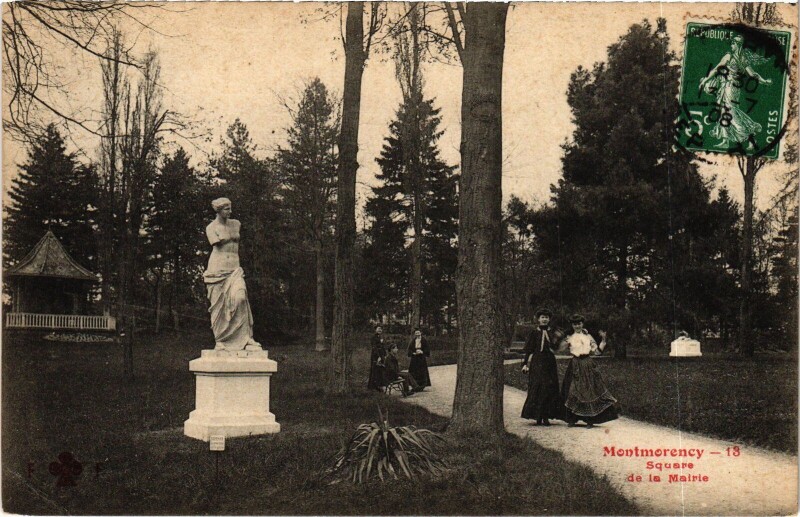 Carte postale ancienne Montmorency Square de la Mairie à Montmorency